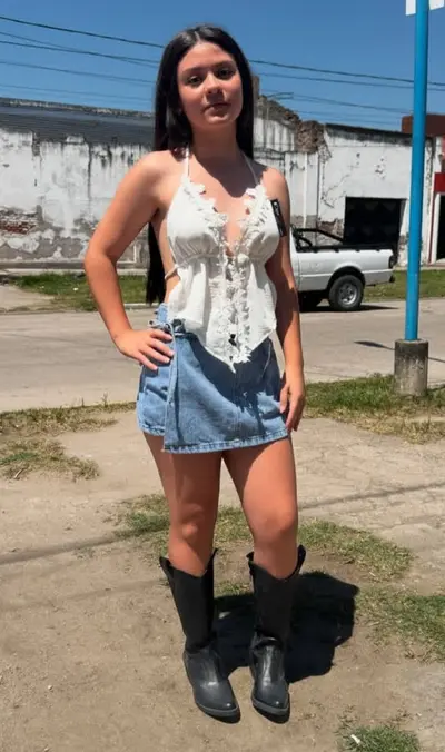 Paula Arce novinha gata, era só pra tirar fotos pro catálogo da loja e fez sucesso com tanta beleza cover image