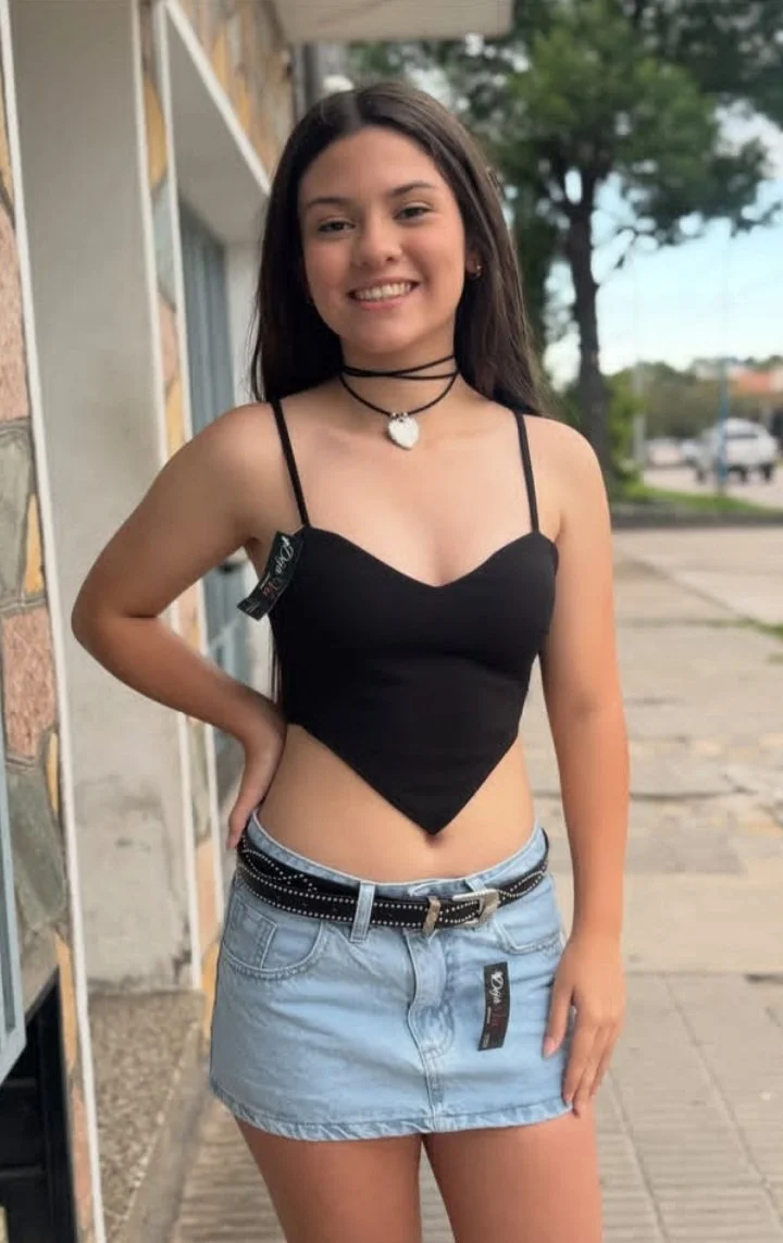 Paula Arce novinha gata, era só pra tirar fotos pro catálogo da loja e fez sucesso com tanta beleza image 19