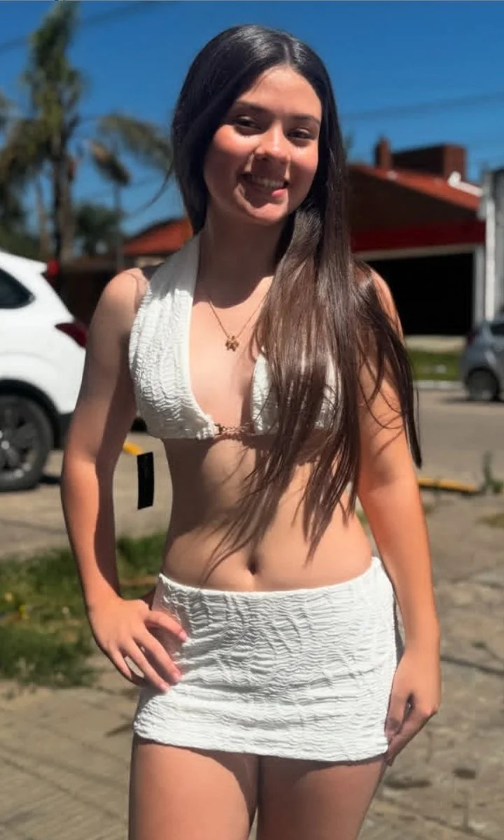 Paula Arce novinha gata, era só pra tirar fotos pro catálogo da loja e fez sucesso com tanta beleza image 23
