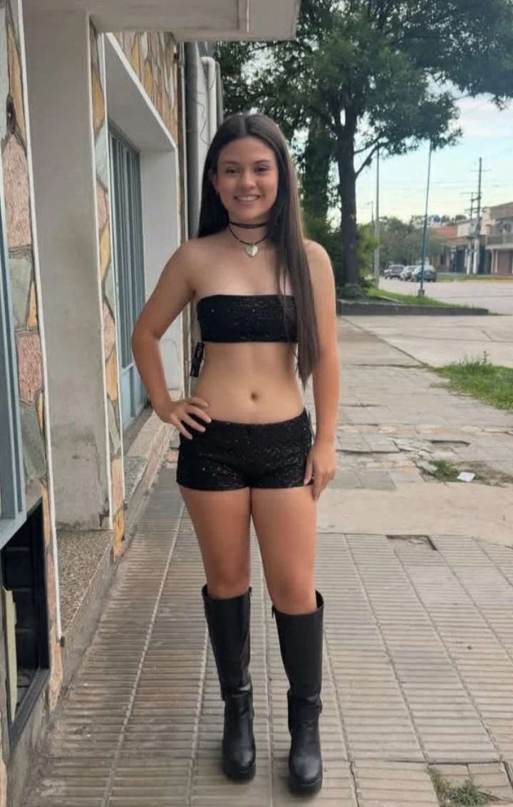 Paula Arce novinha gata, era só pra tirar fotos pro catálogo da loja e fez sucesso com tanta beleza image 24