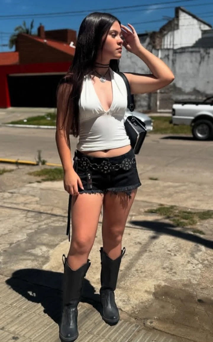Paula Arce novinha gata, era só pra tirar fotos pro catálogo da loja e fez sucesso com tanta beleza image 26