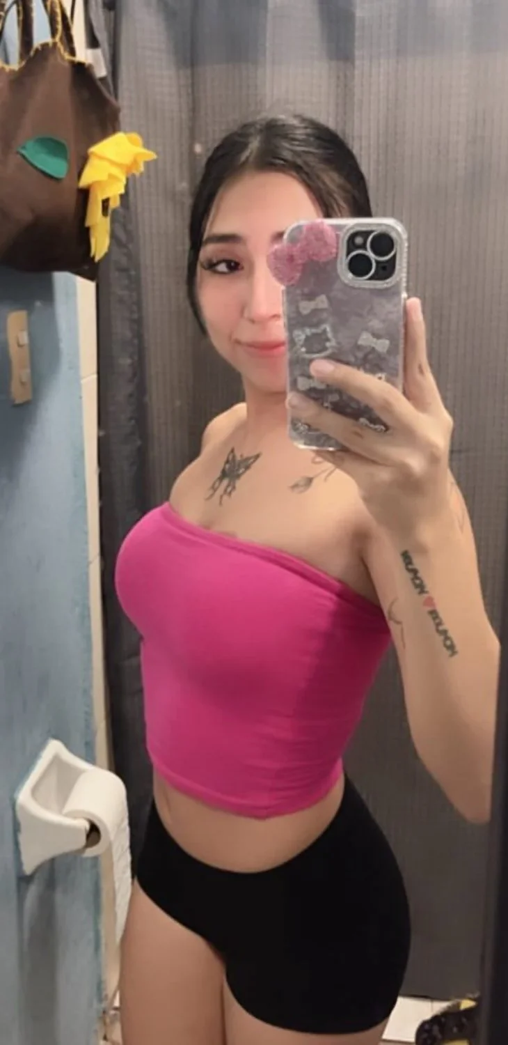 Girl Lesbiana sexy flakita rico culito puta image 5