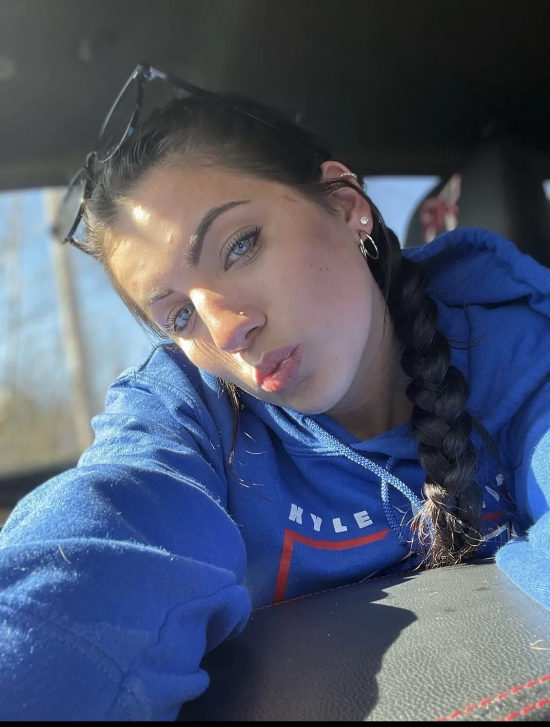 I have her nudes cash app me to see image 26