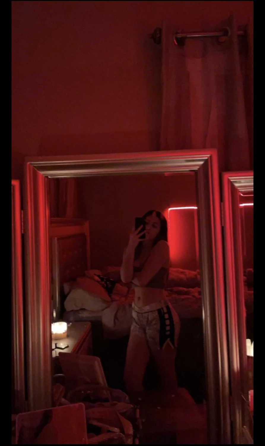 I have her nudes cash app me to see image 32
