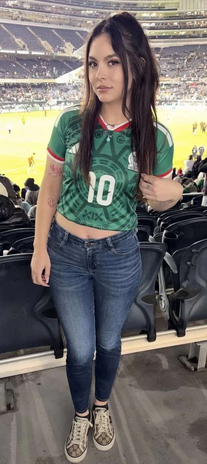 Who wears the Mexican jersey better image 14
