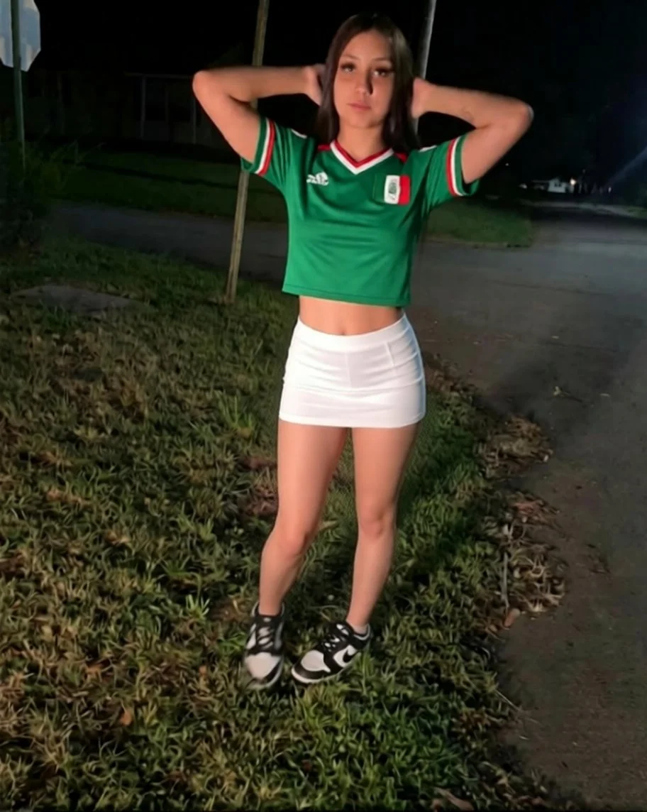 Who wears the Mexican jersey better image 3