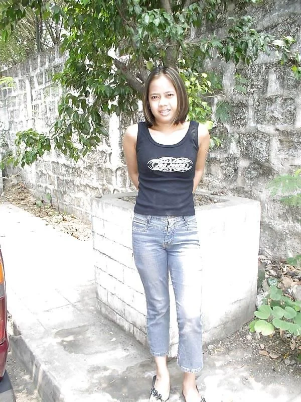 Filipina Teen Street Prostitute image 25