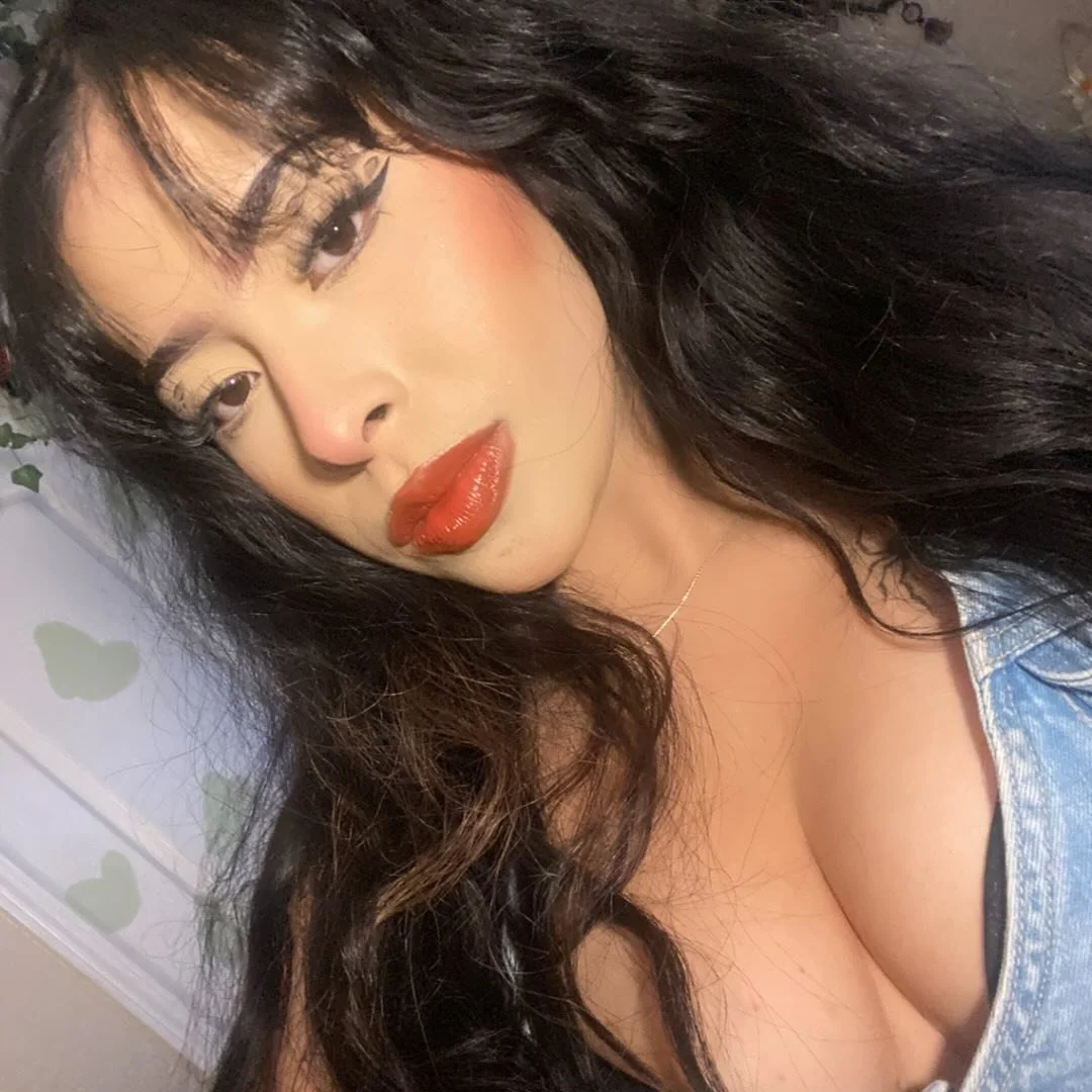 Thick Latina slut Monse image 9