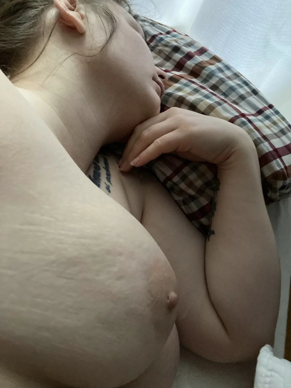 Exposing my chubby wife’s tits and ass. Dm open image 6