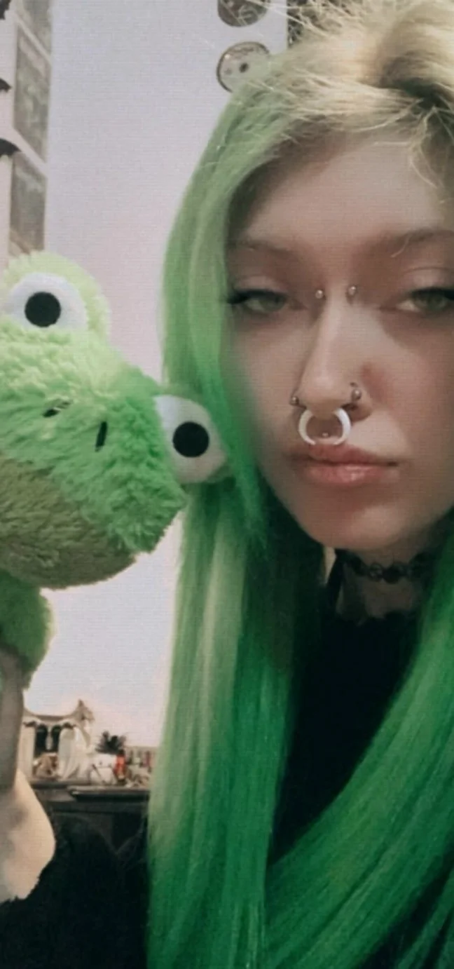 I want to stare in your eyes while I suck you main image