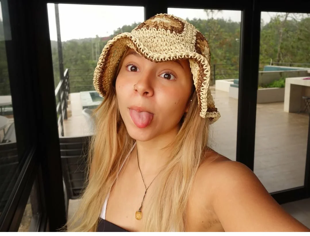 Me vuelve loco esta pendeja panameña youtuber Miel Ambar image 9