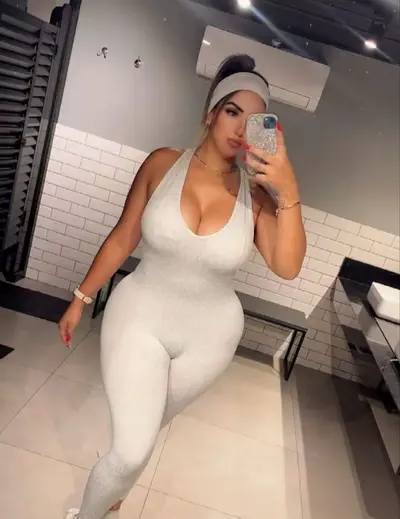 Loira milf Peituda cavala gostosona cover image