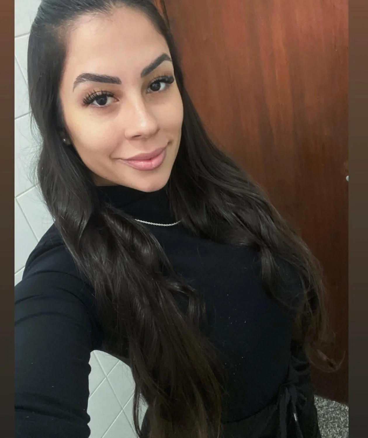 morena siliconada merece tributo image 6