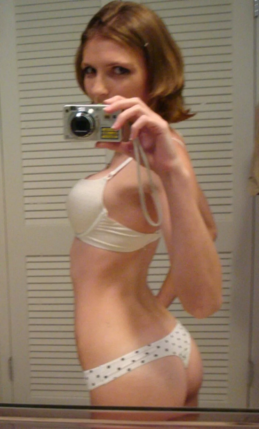 Classic Webslut Samantha L image 17
