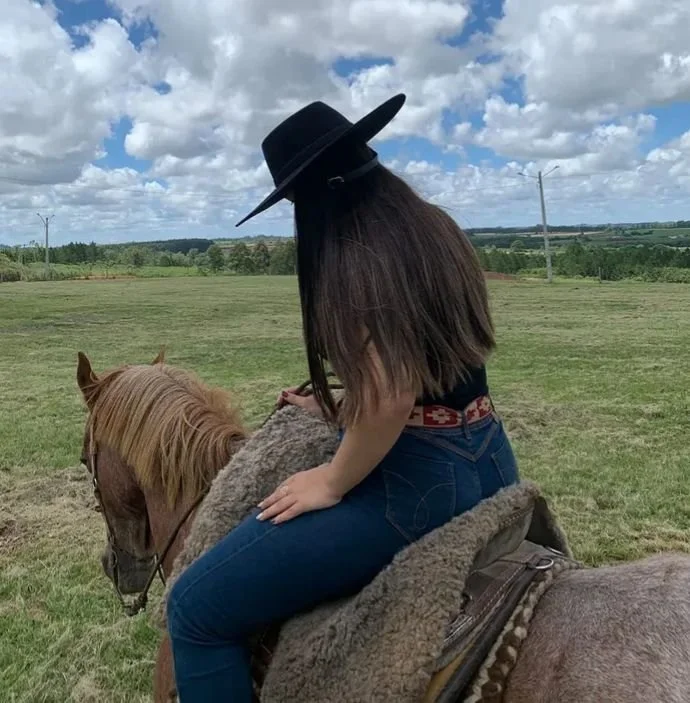 Morena peituda vazada pelo amigo. image 2