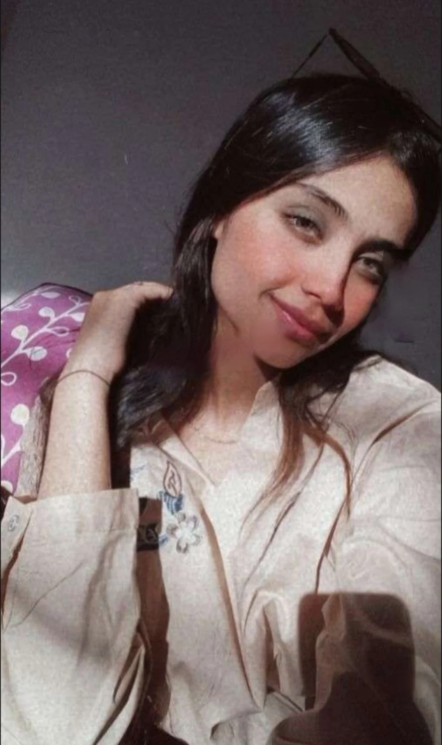 Arab Gulf girl image 11