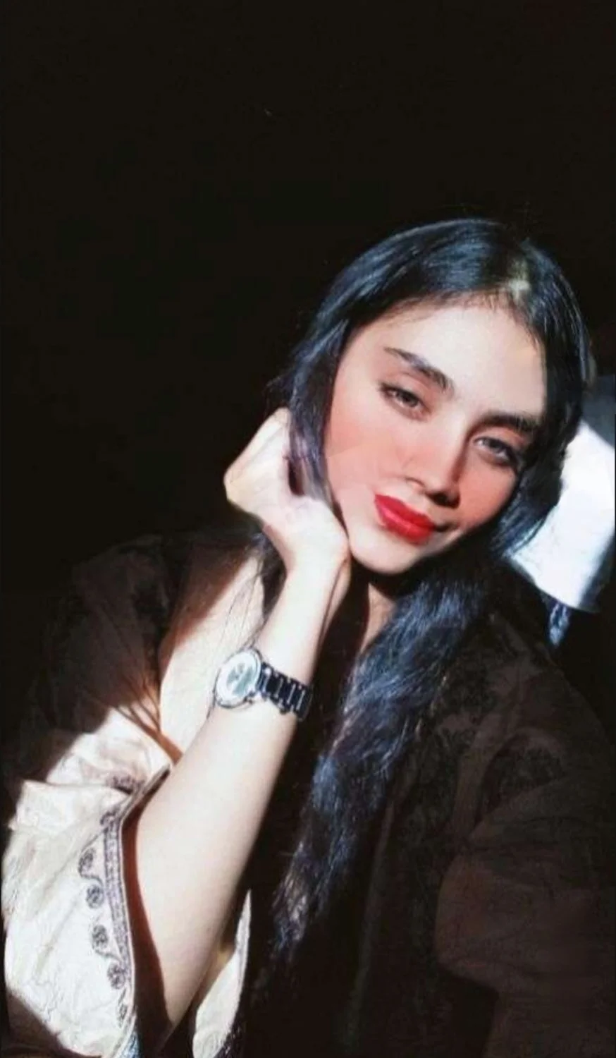 Arab Gulf girl image 2