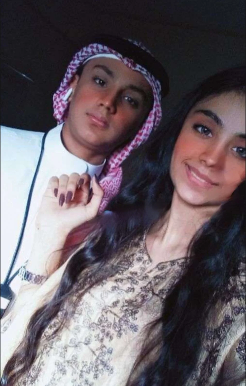 Arab Gulf girl image 3