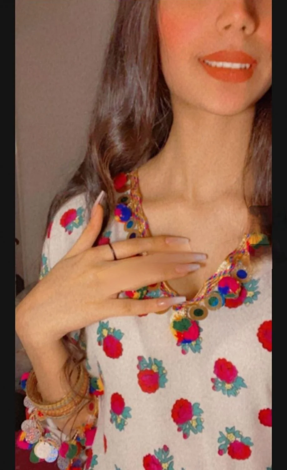 Arab Gulf girl image 4
