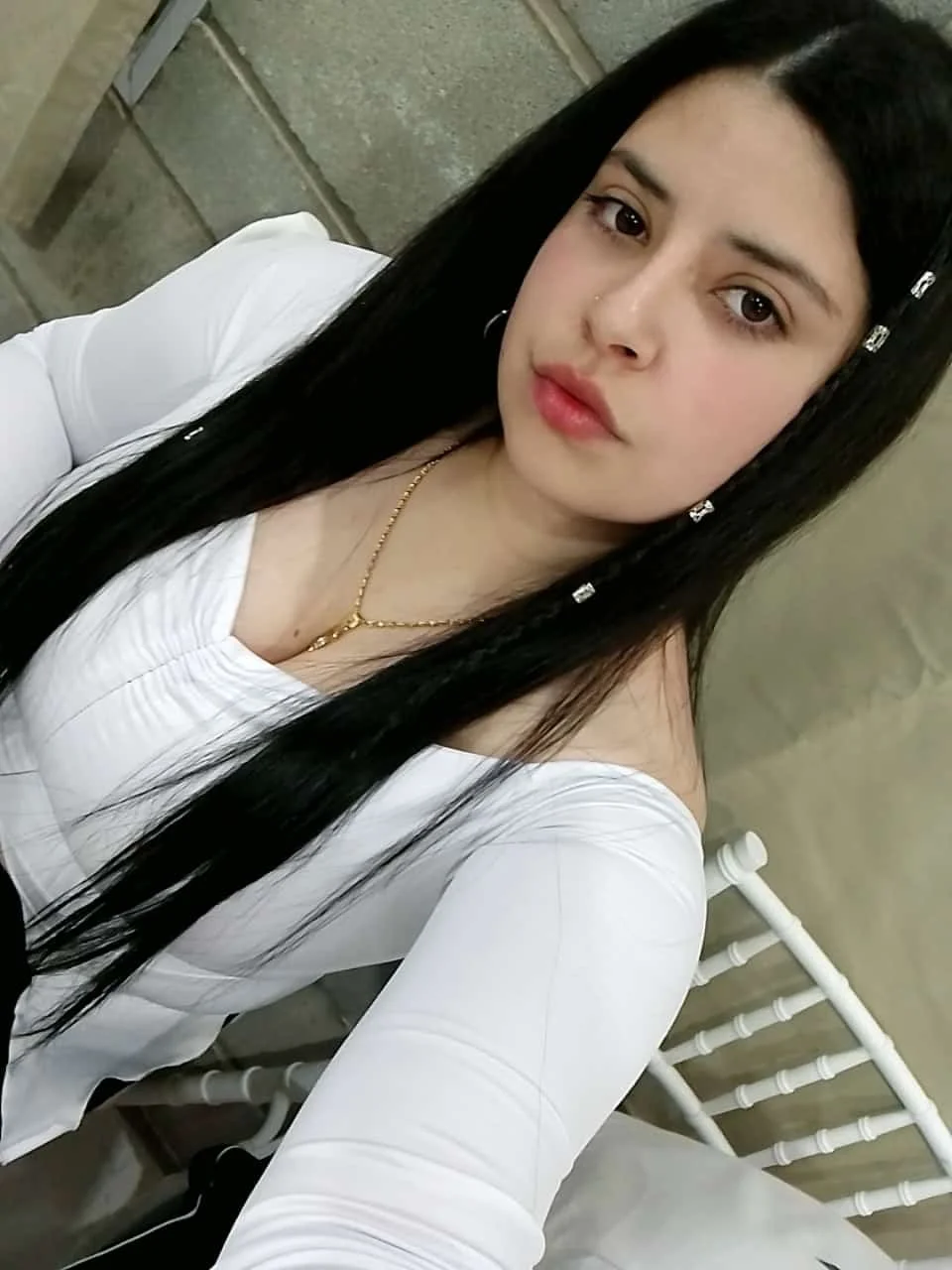 Una gordinha juguetona image 3