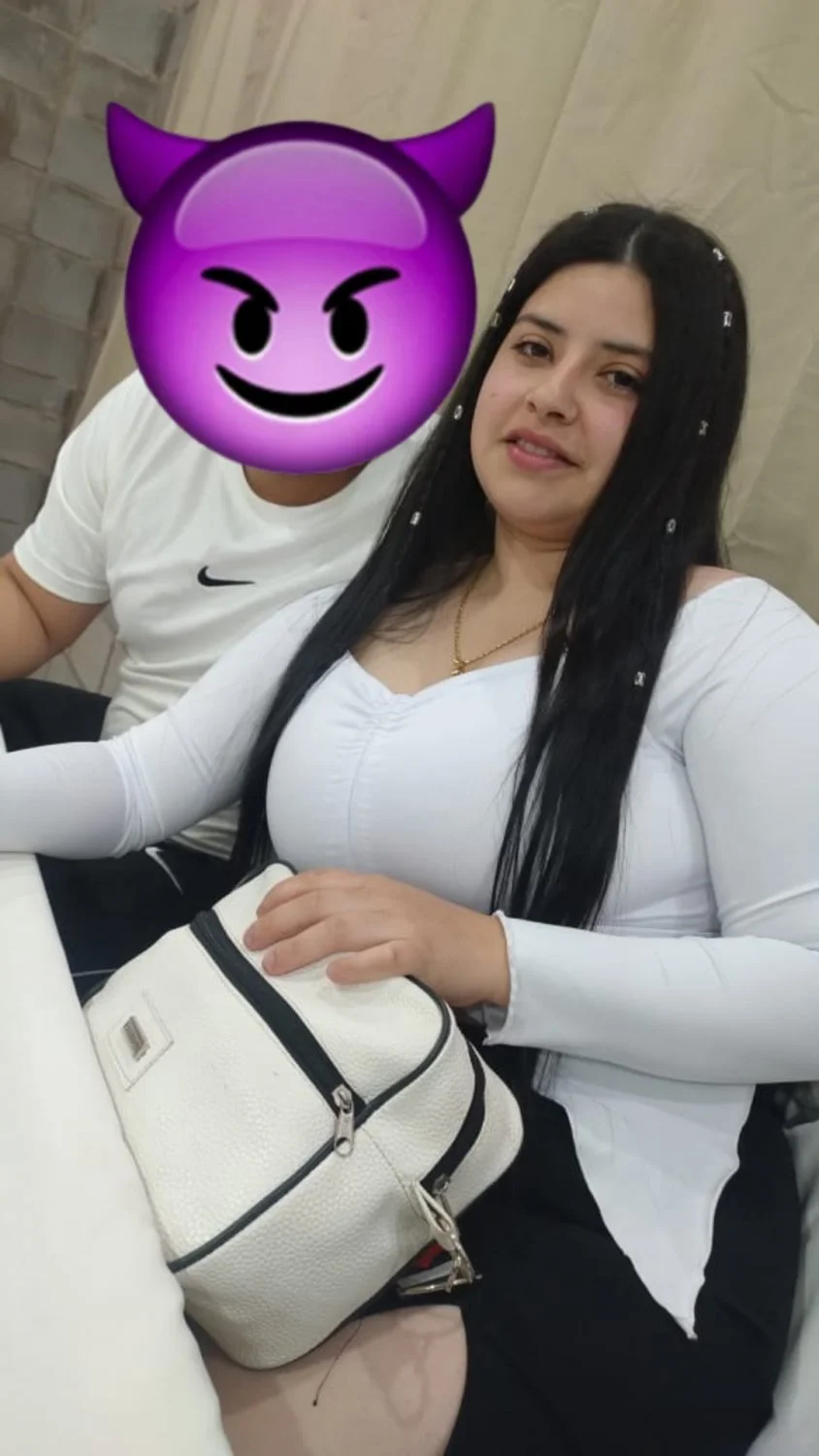 Una gordinha juguetona image 4