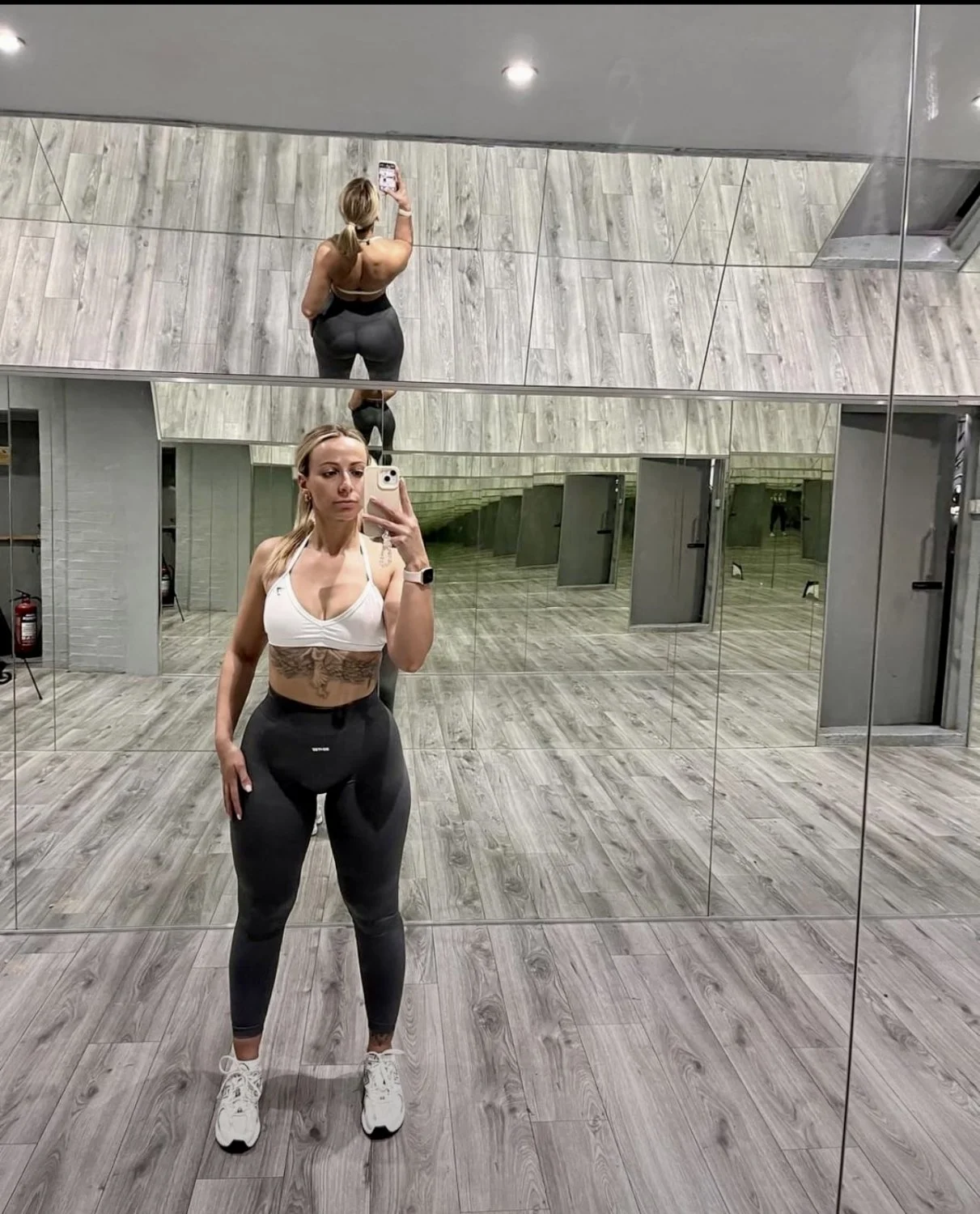 Gorgeous non nude amateur gym girl show her incredible body image 6