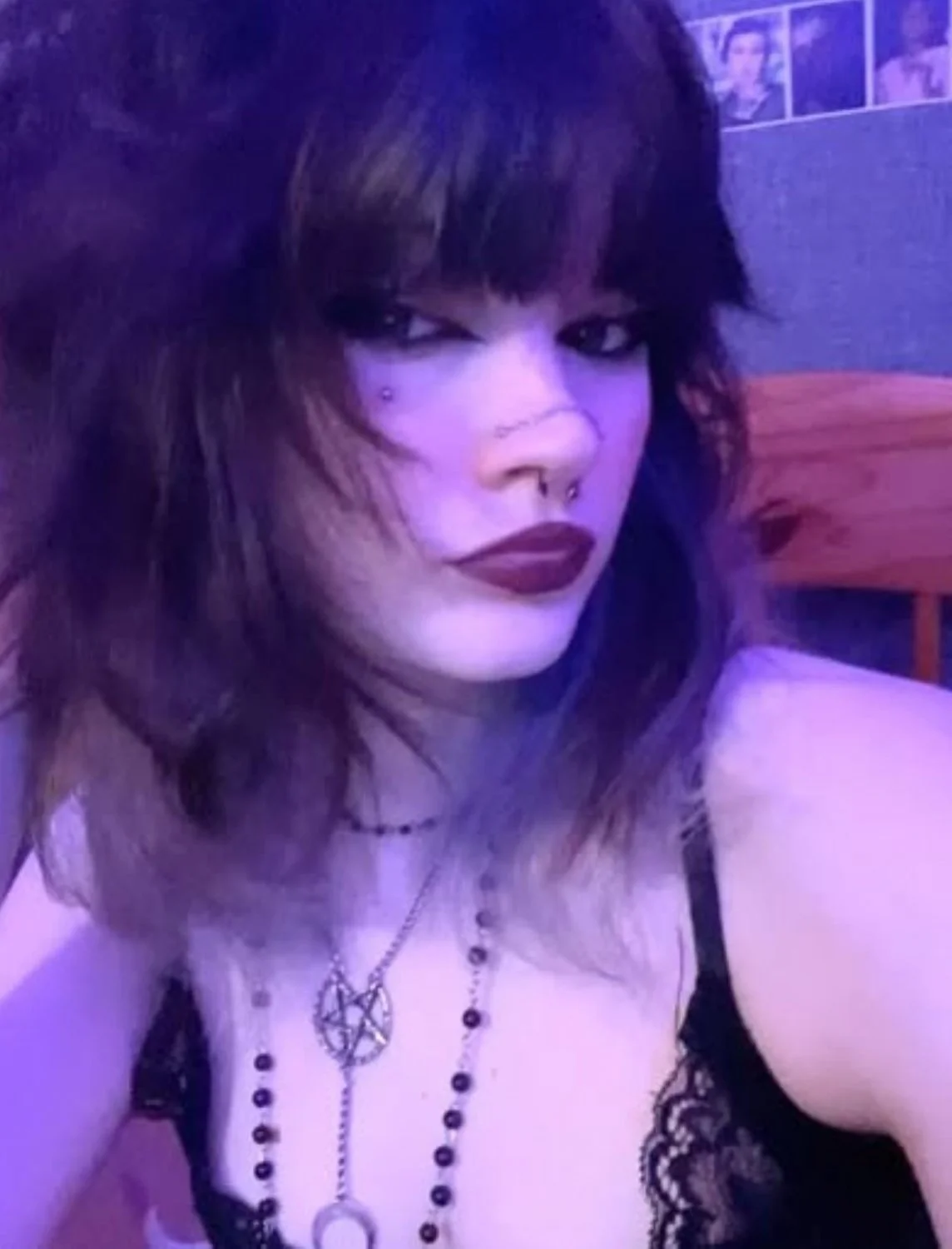Goth foot slut exposed image 5