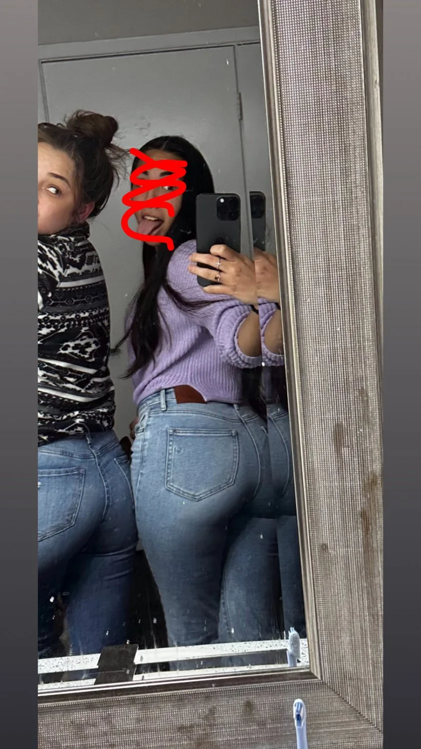 Big booty Latina winking that asshole for daddy main image