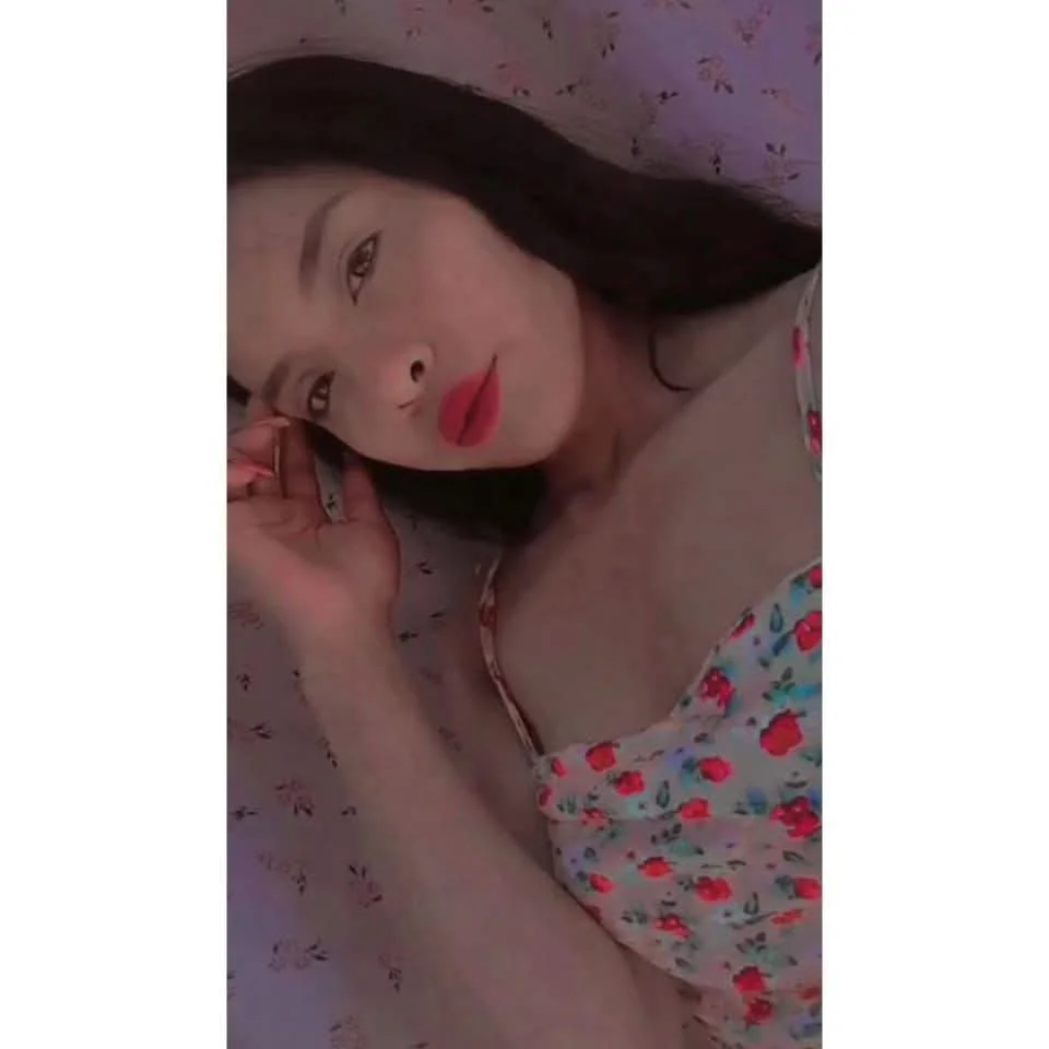 Linda putita, le encanta enseñar las tetas😏🤤 image 3