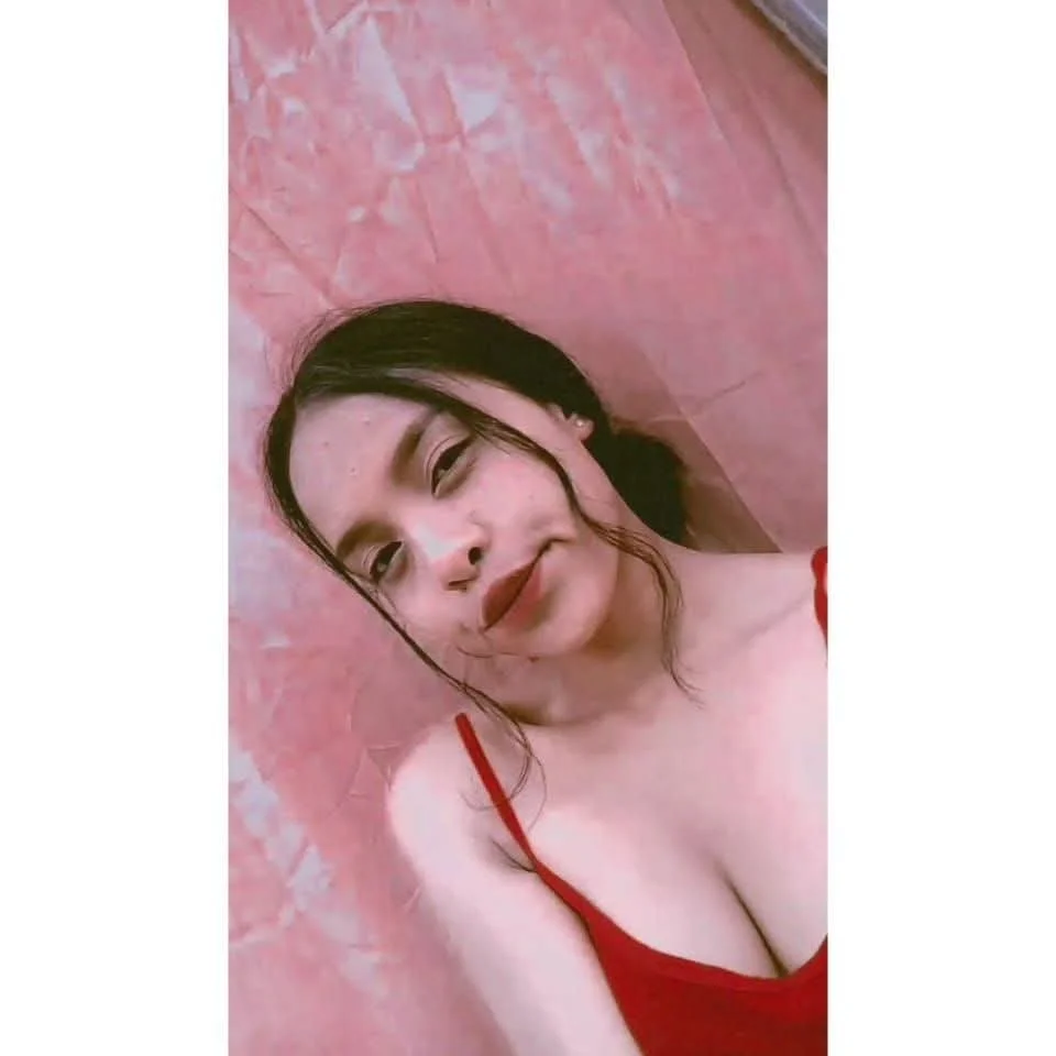 Linda putita, le encanta enseñar las tetas😏🤤 image 4