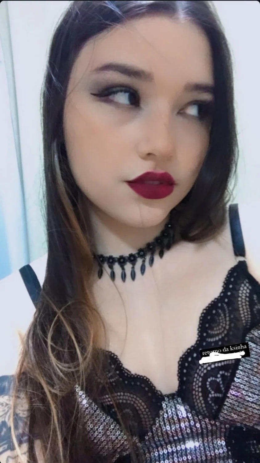 Vazou fotos de novinha gostosa mostrando o corpinho gostoso no espelho image 22