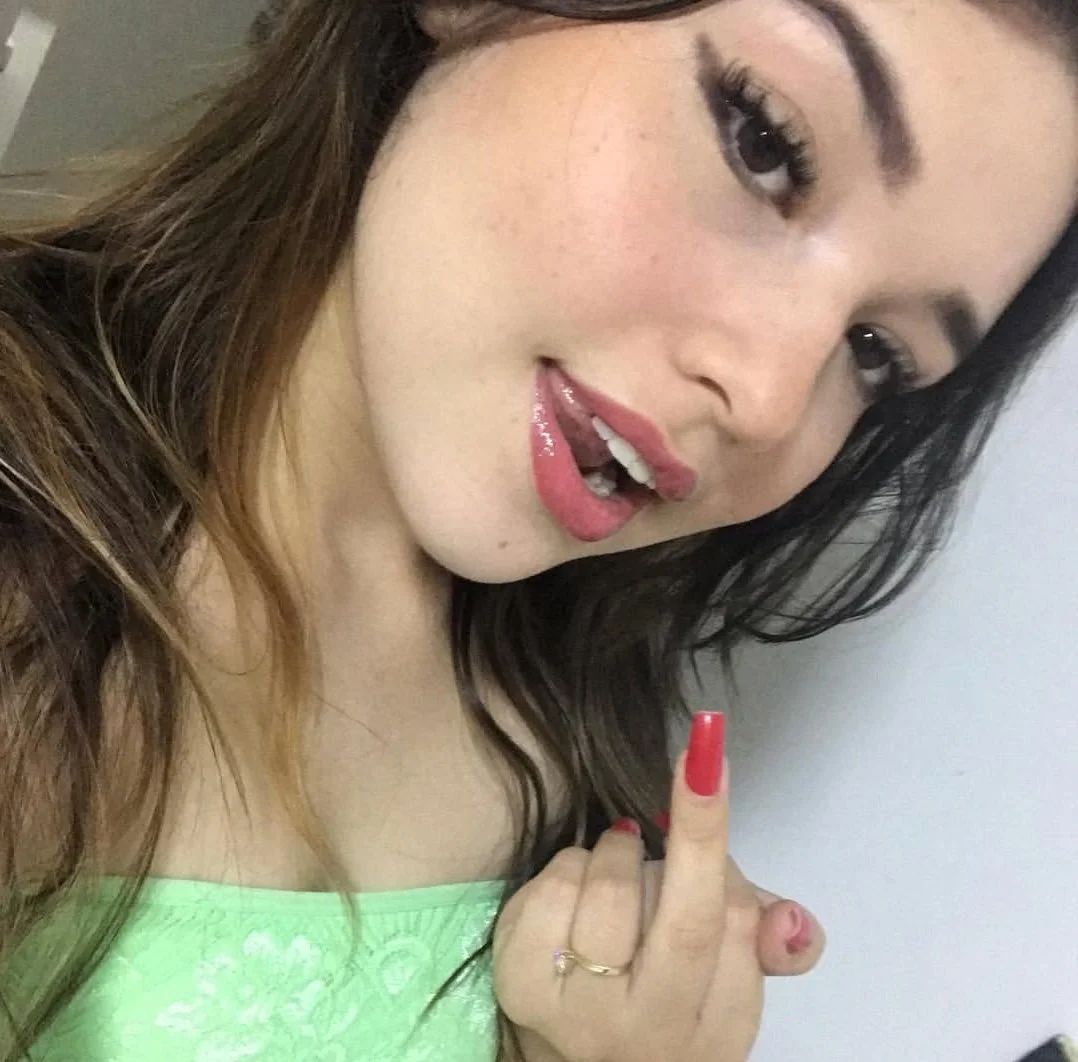Vazou fotos de novinha gostosa mostrando o corpinho gostoso no espelho image 30
