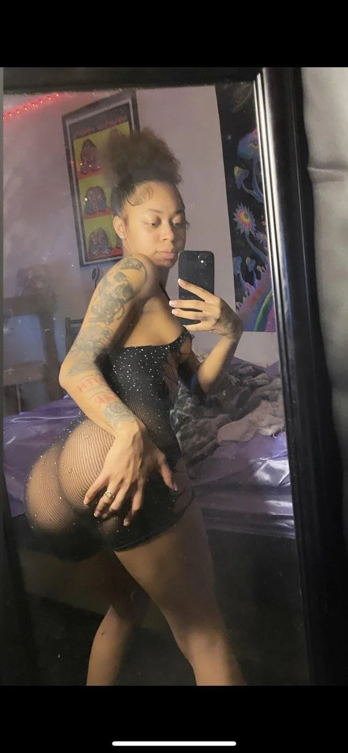 Pretty pussy redbone thot image 5