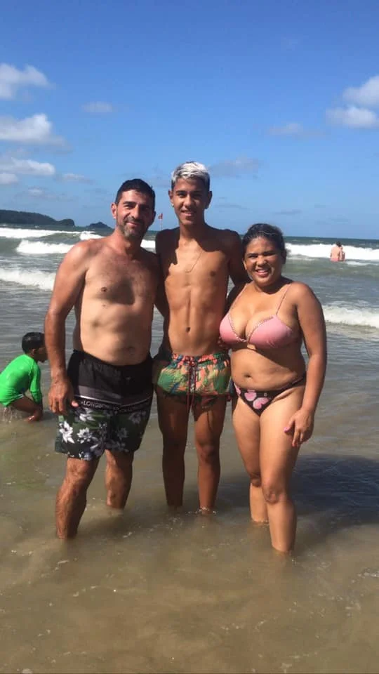 Seria lindo esse filhão comendo gostoso a buceta da mãe com o pai assistindo. image 20