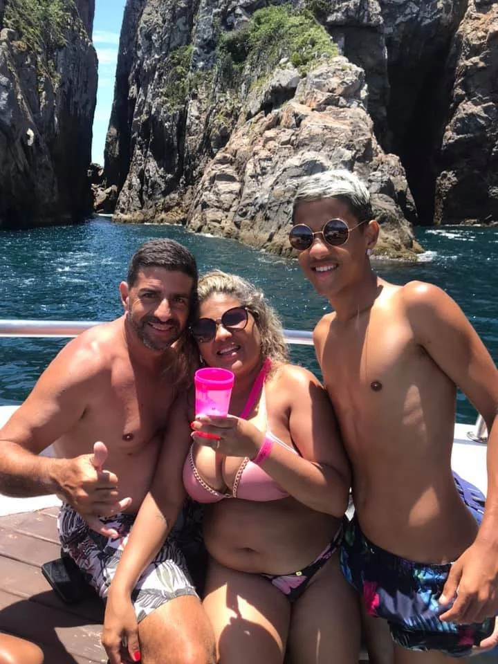 Seria lindo esse filhão comendo gostoso a buceta da mãe com o pai assistindo. image 3