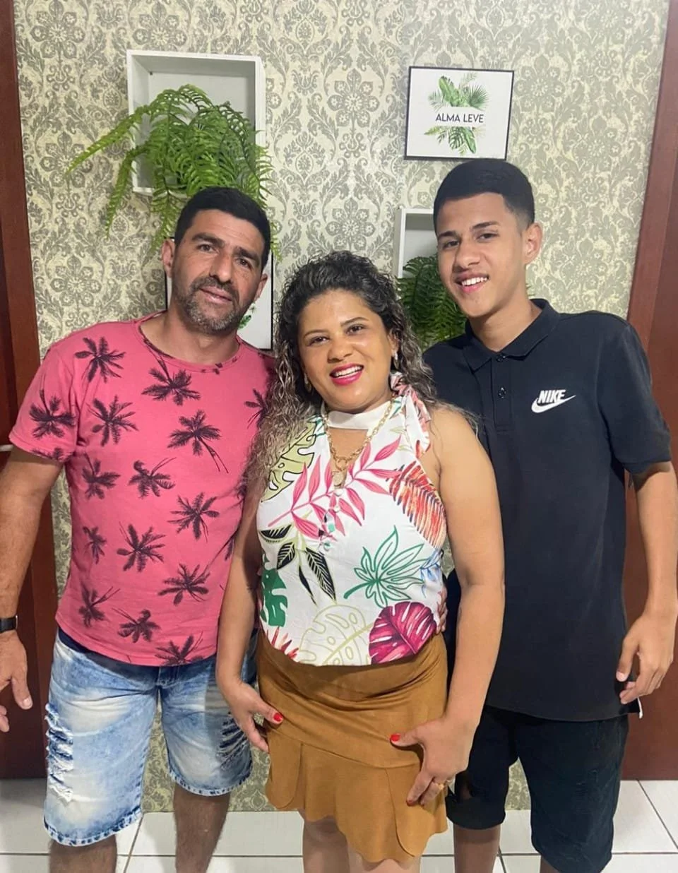 Seria lindo esse filhão comendo gostoso a buceta da mãe com o pai assistindo. image 5