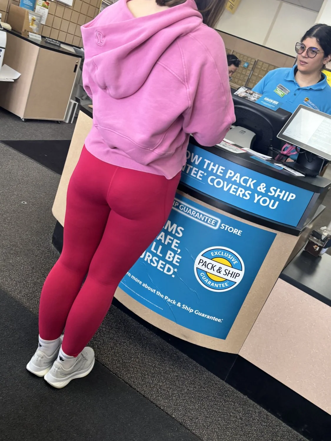 Pink leggings booty image 3