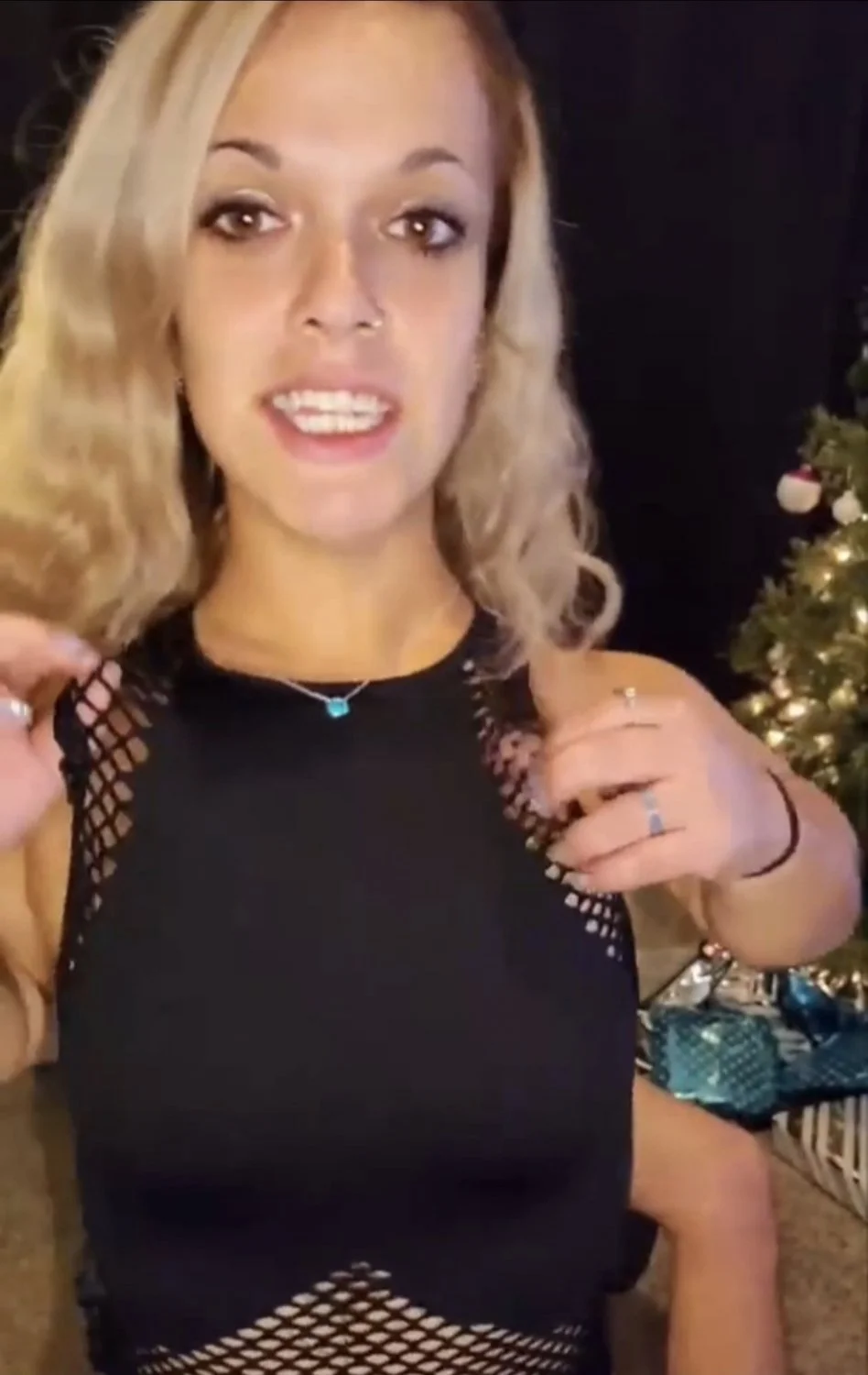 Married midget gets an early Christmas bonus image 1