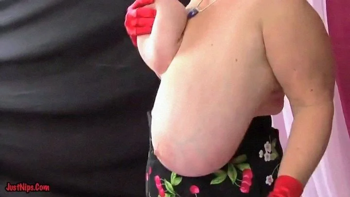 This Week in Huge Tits image 25