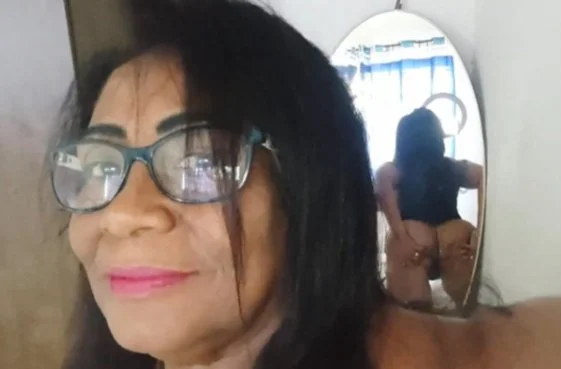Vazou coroa tia madura safada se masturbando image 2