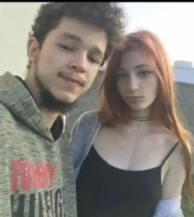Ruiva gostosa caiu na net mostrando a bucetinha rosa cover image