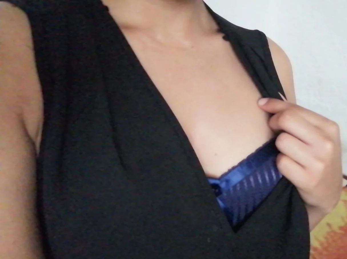 Seguidor cornudo nos entrega a su ex y sus tetas image 8