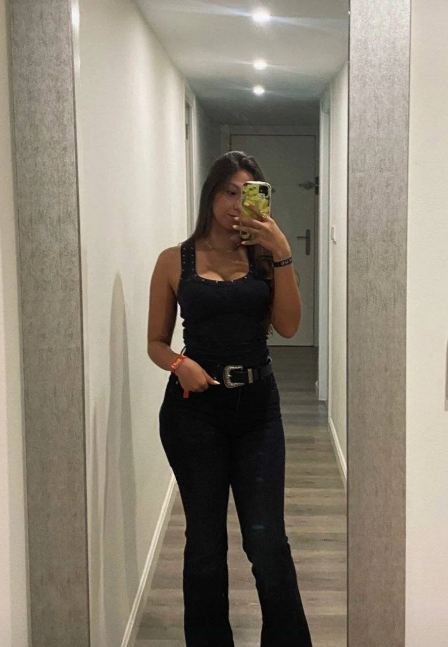 Hermosa flaca con tetas ricas image 10