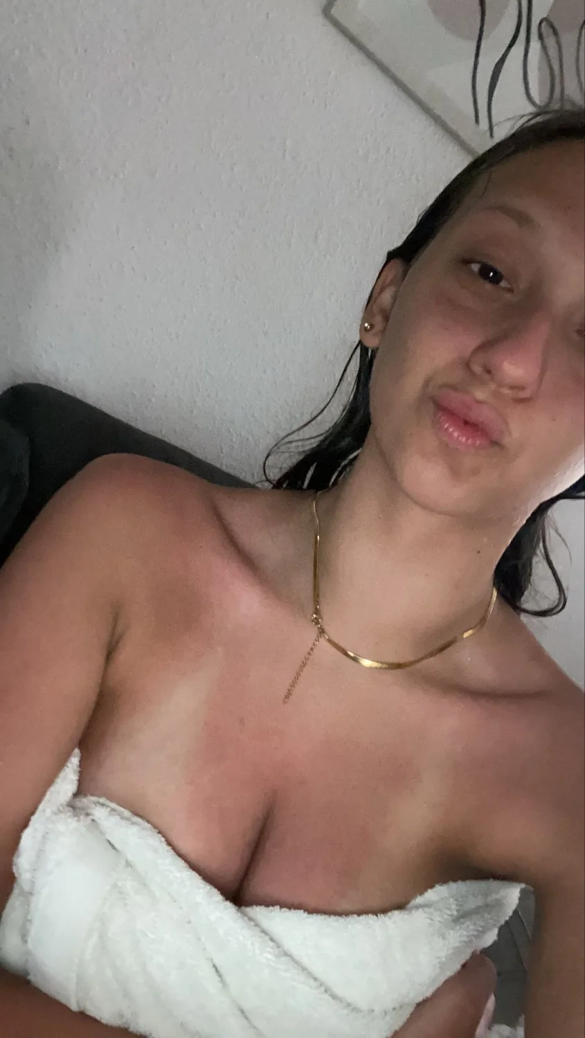 Hermosa flaca con tetas ricas image 16