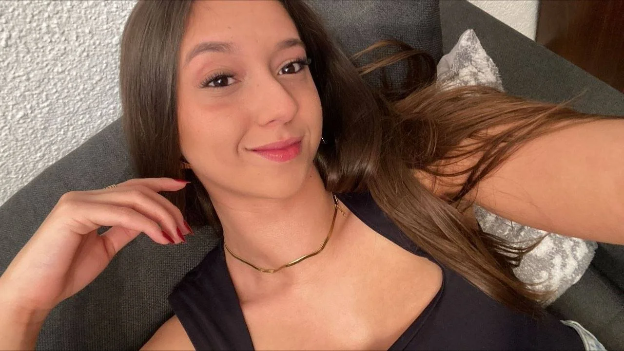 Hermosa flaca con tetas ricas image 8
