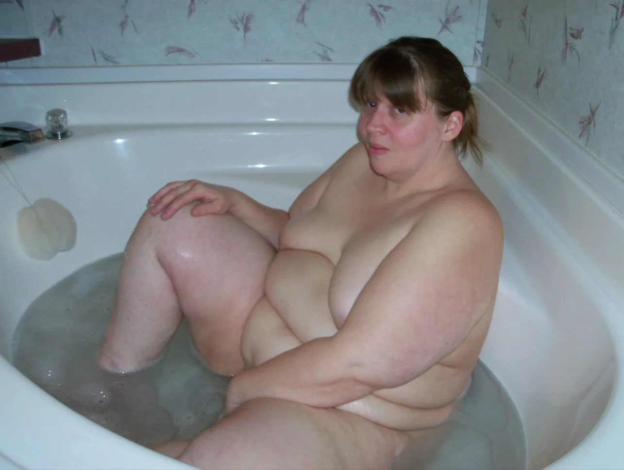 Amateur Exposed - Married slut Tanya being exposed image 6