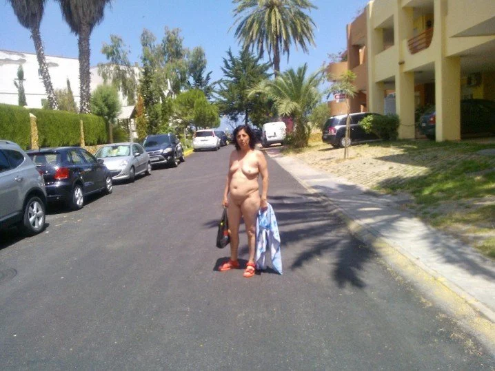 Nudismo urbano. image 2