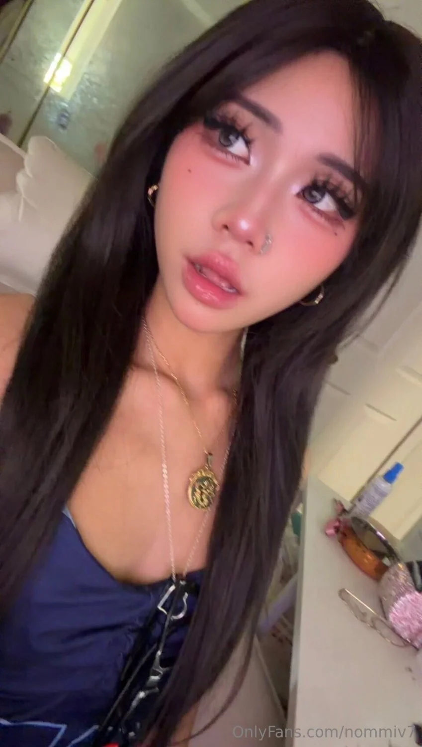 Brunette cutie shows off body abg asian latina Big Tits college Baddie Amateur Teen leaked (4) image 7