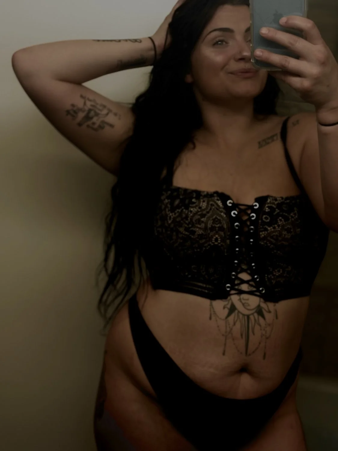 Cheating Cali milf Emma squirts for new dude image 1