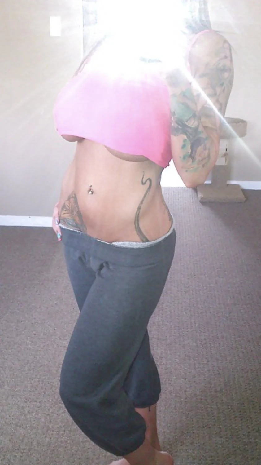 Hard body on this whore. This hag looks like she has partied pretty hard. That tight ass tho🤤🤤🔥🔥 image 15